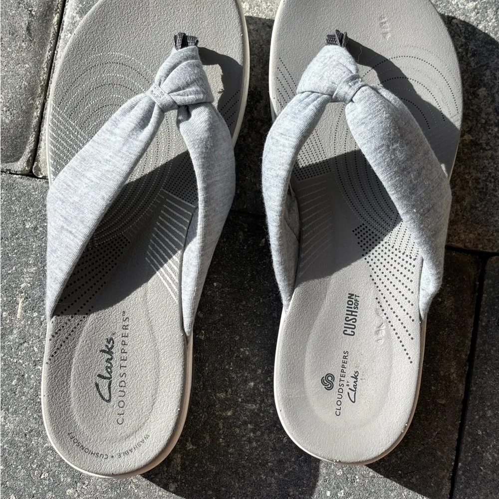 Clarks Women's Gray Knotted Sandals - Picture 1 of 4
